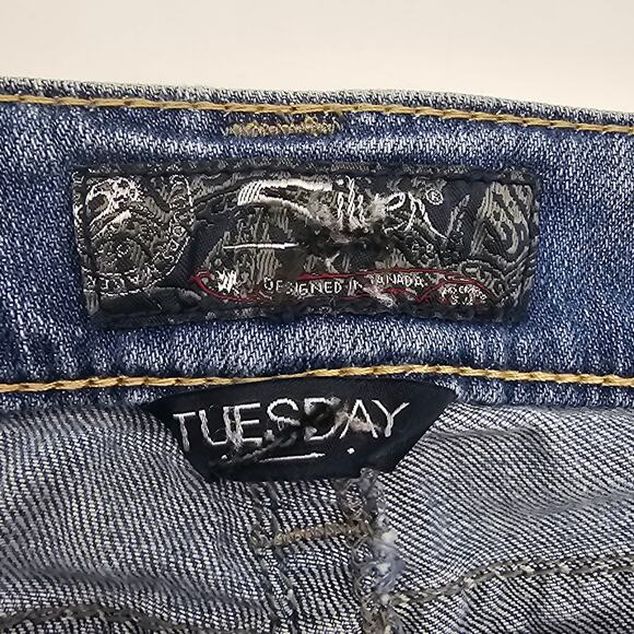Silver Jeans Co Woman size W26/L31 Tuesday Low Slim Bootcut Denim Blue Jeans Y2K - Picture 6 of 9